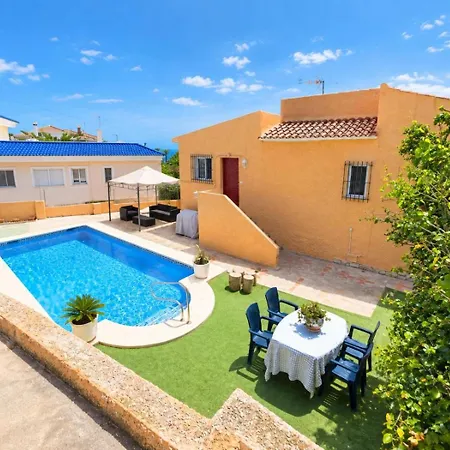 Casa De Playa Con Piscina Estilo Rustico