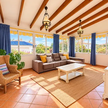 Casa De Playa Con Piscina Estilo Rustico